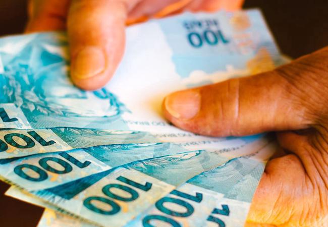 13º salário: como usar esse dinheiro para sair das dívidas e começar o ano no azul