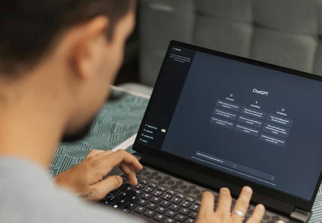 Como o ChatGPT pode ajudar você a controlar dívidas, fazer renda extra e organizar as finanças